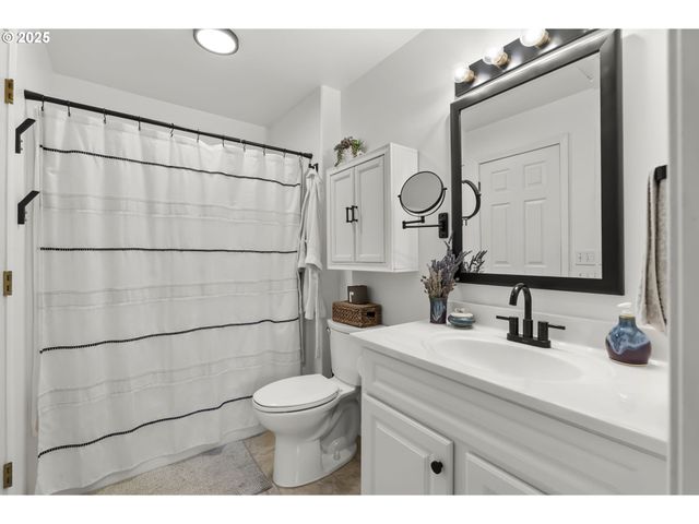 3588 WESTLEIGH St, Eugene, OR 97405