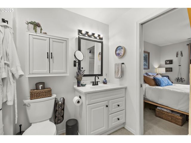 3588 WESTLEIGH St, Eugene, OR 97405