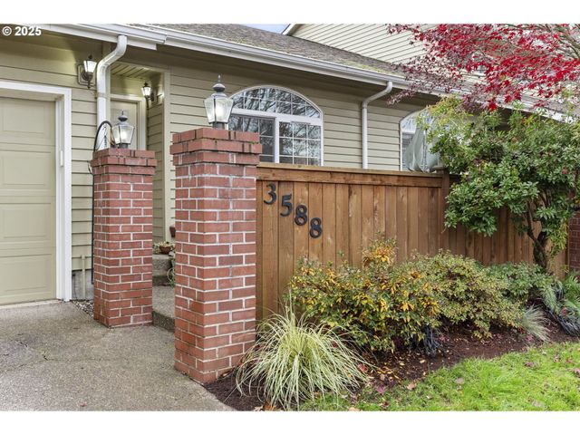3588 WESTLEIGH St, Eugene, OR 97405