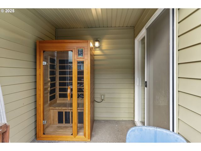 3588 WESTLEIGH St, Eugene, OR 97405