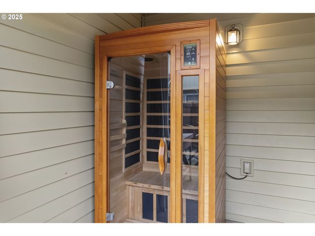 3588 WESTLEIGH St, Eugene, OR 97405