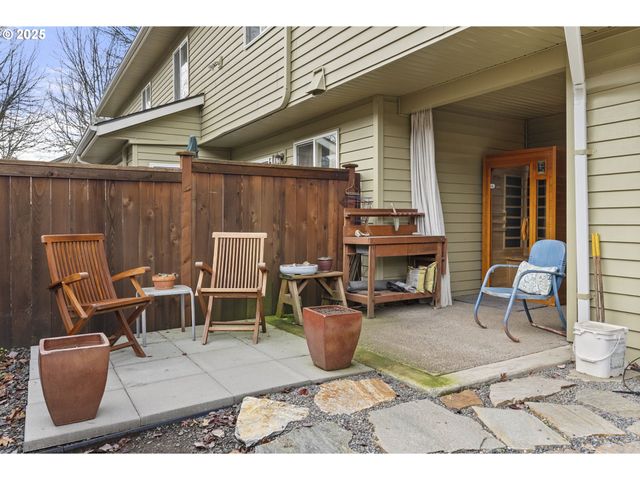 3588 WESTLEIGH St, Eugene, OR 97405