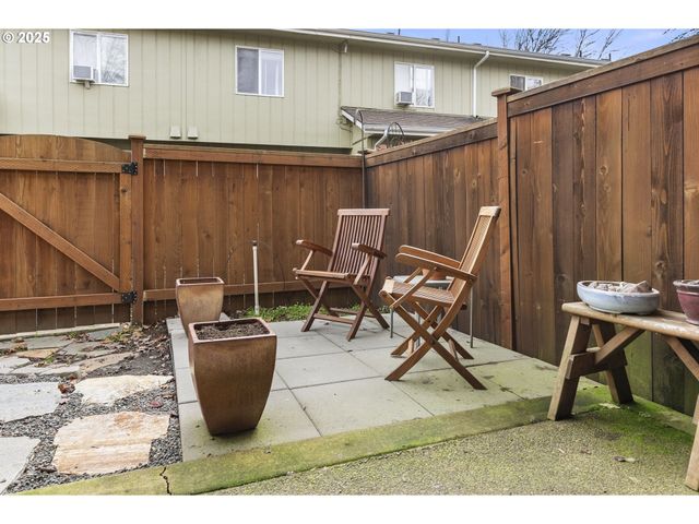 3588 WESTLEIGH St, Eugene, OR 97405