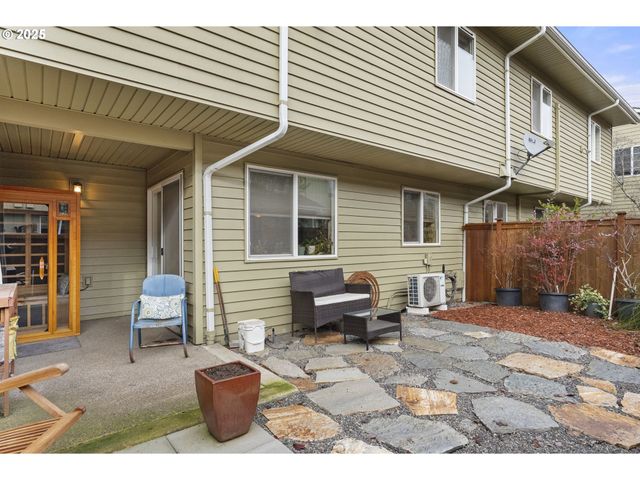 3588 WESTLEIGH St, Eugene, OR 97405