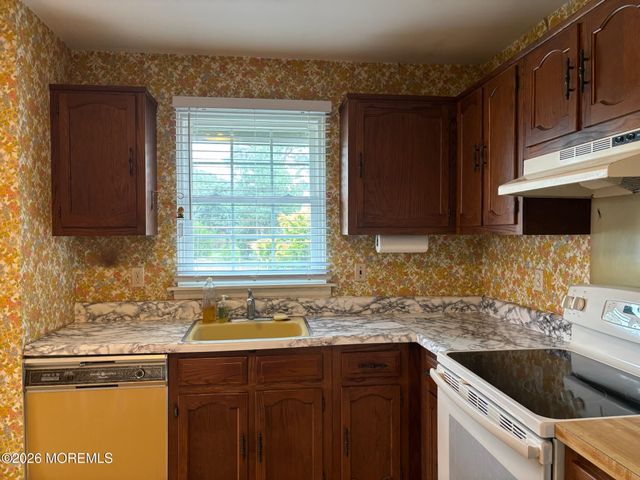 136 Hudson Parkway B, Whiting, NJ 08759