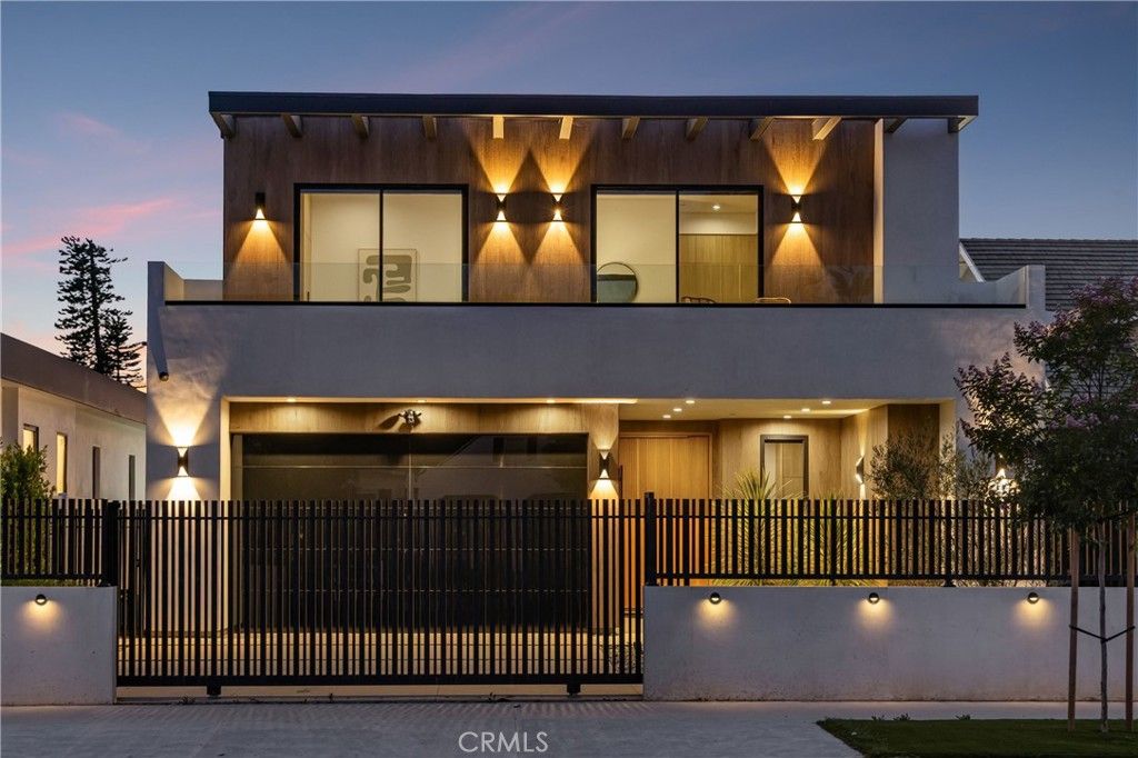 Image 1 of property listing at 5109 Bluebell Avenue, Valley Village, CA 91607