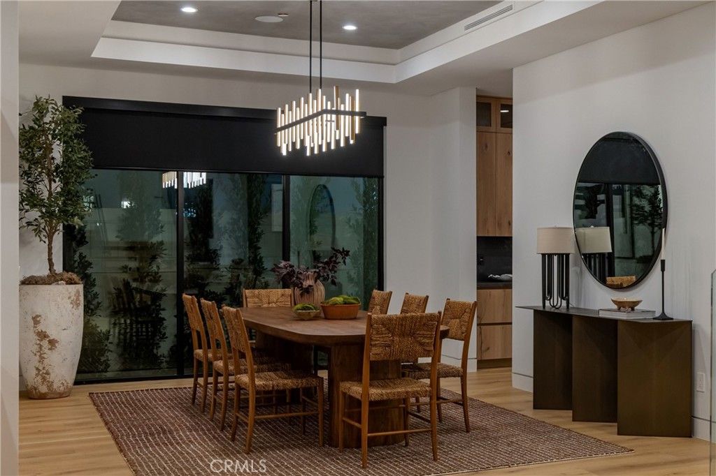 Image 11 of property listing at 5109 Bluebell Avenue, Valley Village, CA 91607