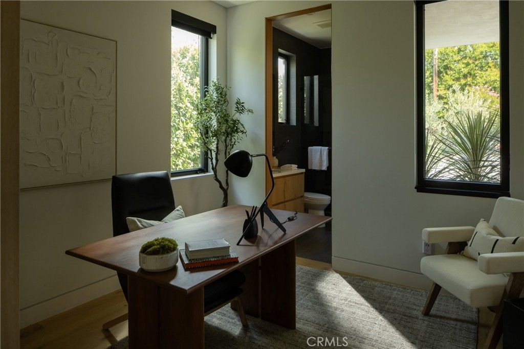 Image 16 of property listing at 5109 Bluebell Avenue, Valley Village, CA 91607
