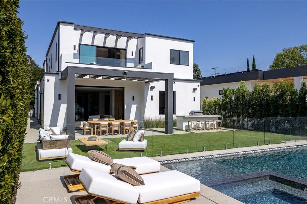 Image 31 of property listing at 5109 Bluebell Avenue, Valley Village, CA 91607