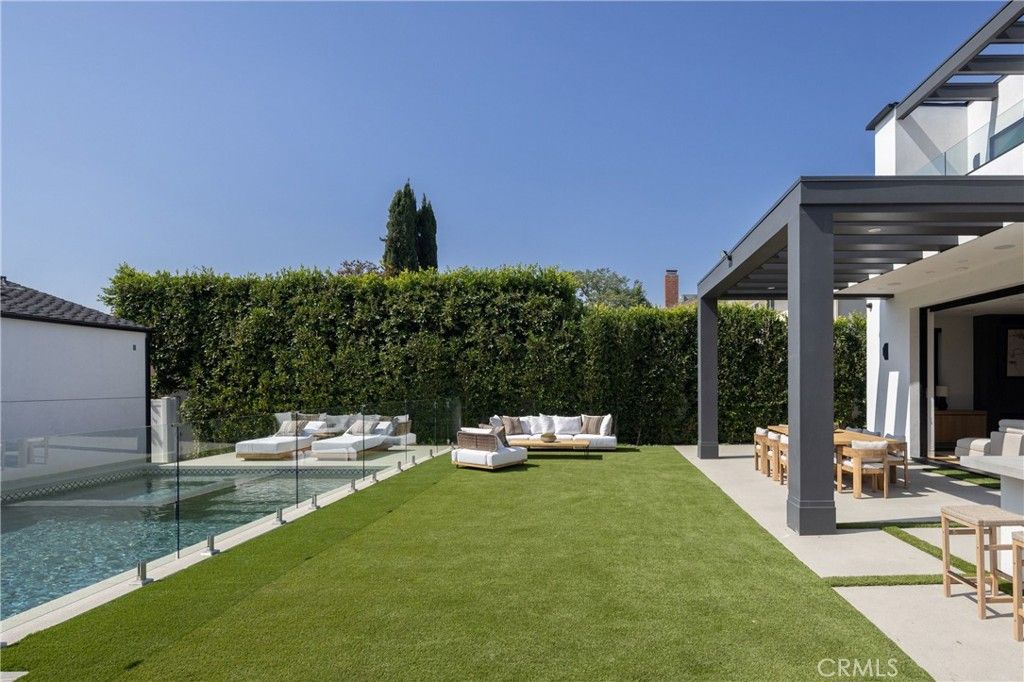 Image 33 of property listing at 5109 Bluebell Avenue, Valley Village, CA 91607