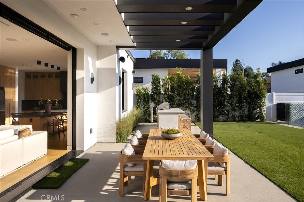 Image 34 of property listing at 5109 Bluebell Avenue, Valley Village, CA 91607