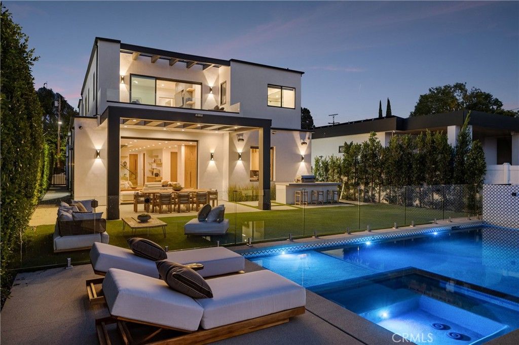 Image 5 of property listing at 5109 Bluebell Avenue, Valley Village, CA 91607