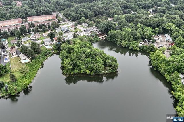 423 W Oakland Avenue, Oakland, NJ 07436