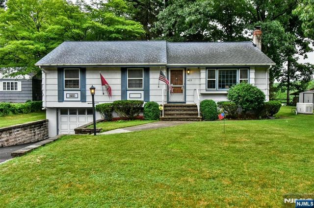 423 W Oakland Avenue, Oakland, NJ 07436
