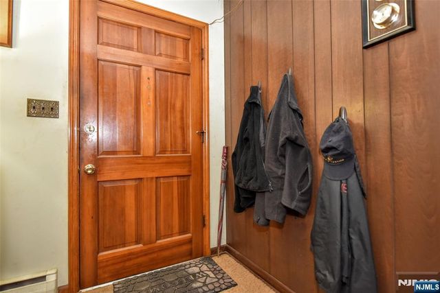 423 W Oakland Avenue, Oakland, NJ 07436
