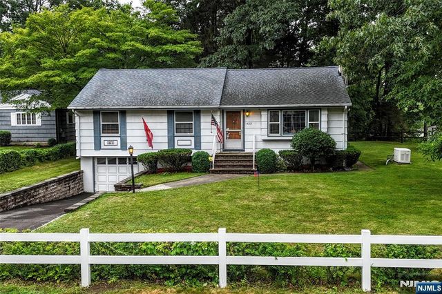 423 W Oakland Avenue, Oakland, NJ 07436