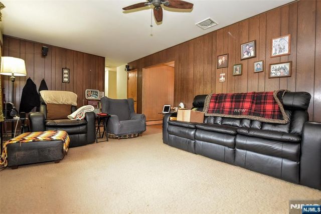 423 W Oakland Avenue, Oakland, NJ 07436