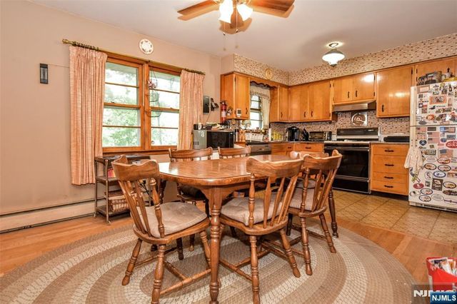 423 W Oakland Avenue, Oakland, NJ 07436
