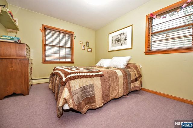 423 W Oakland Avenue, Oakland, NJ 07436