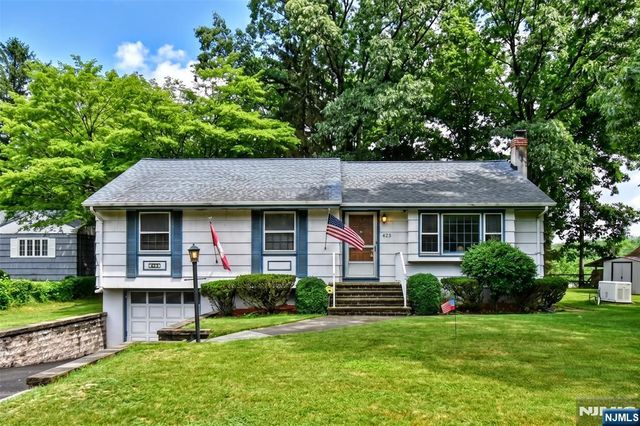 423 W Oakland Avenue, Oakland, NJ 07436