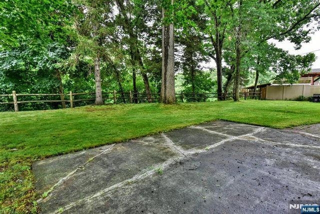 423 W Oakland Avenue, Oakland, NJ 07436