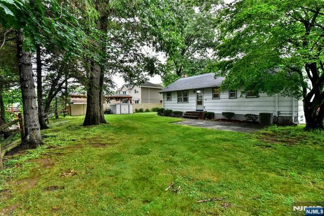 423 W Oakland Avenue, Oakland, NJ 07436