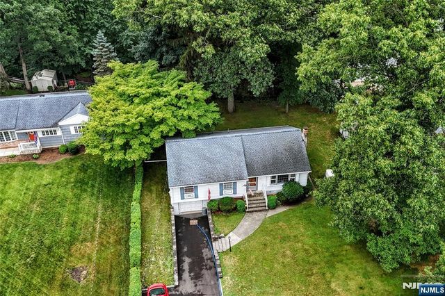 423 W Oakland Avenue, Oakland, NJ 07436