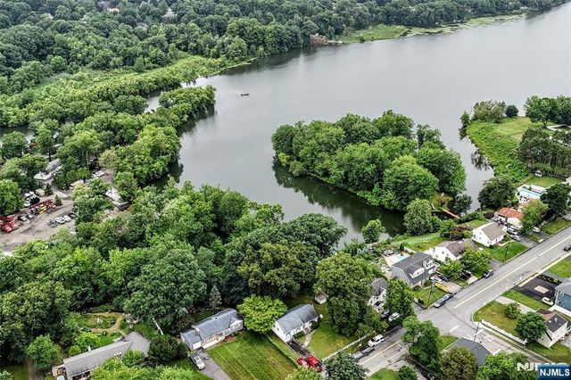 423 W Oakland Avenue, Oakland, NJ 07436