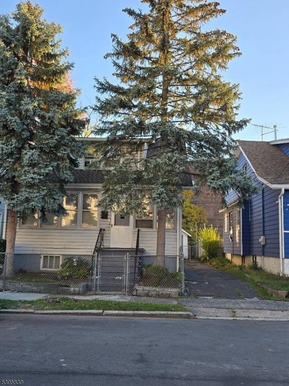 16 Spencer St, Newark City, NJ 07106