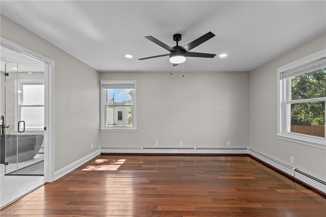 1331 Surrey CRST, Norfolk, VA 23508