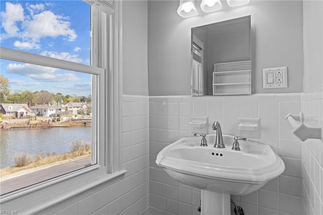 1331 Surrey CRST, Norfolk, VA 23508