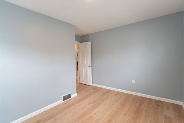 127 Carroll St, Aliquippa, PA 15001