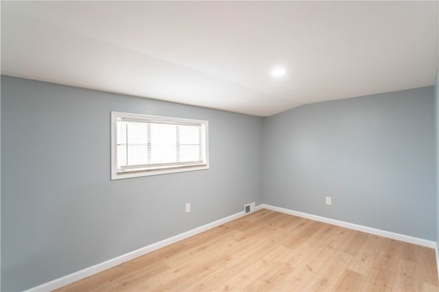 127 Carroll St, Aliquippa, PA 15001