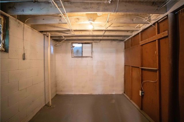 127 Carroll St, Aliquippa, PA 15001