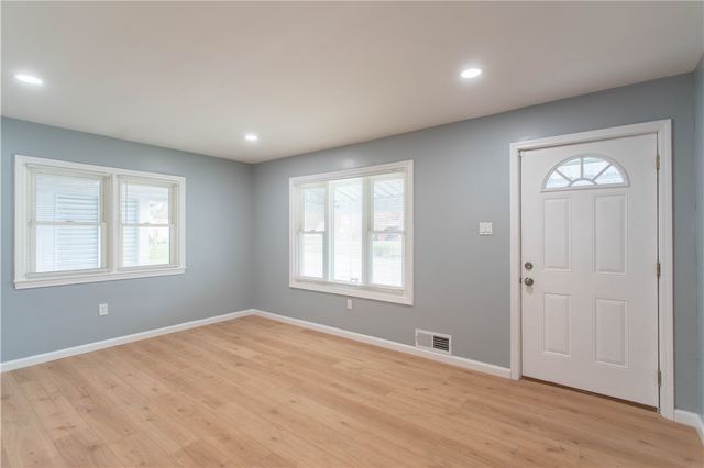 127 Carroll St, Aliquippa, PA 15001