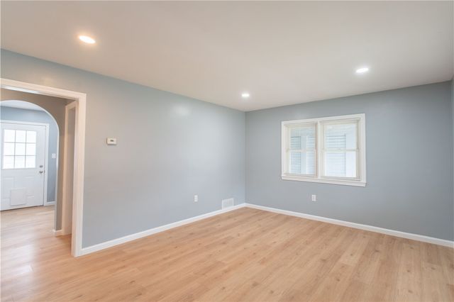 127 Carroll St, Aliquippa, PA 15001