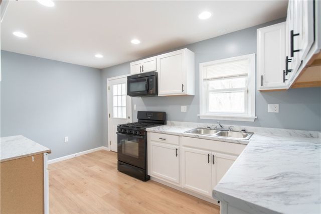 127 Carroll St, Aliquippa, PA 15001