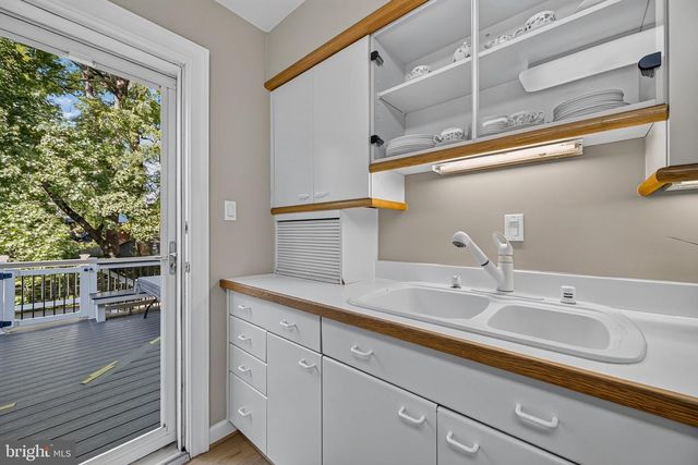 9906 HOLMHURST RD, Bethesda, MD 20817