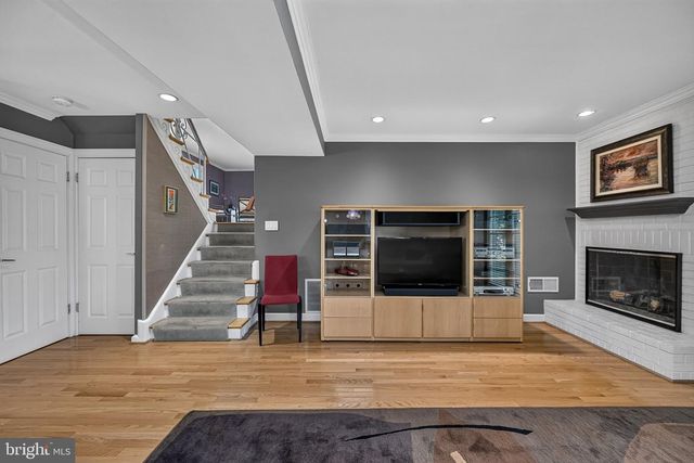 9906 HOLMHURST RD, Bethesda, MD 20817