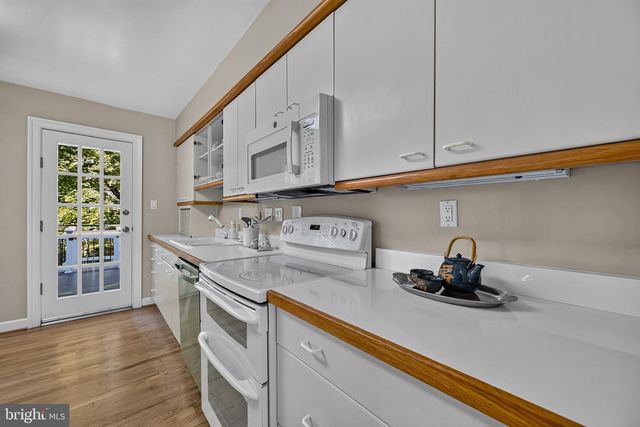 9906 HOLMHURST RD, Bethesda, MD 20817