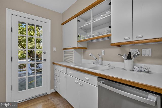 9906 HOLMHURST RD, Bethesda, MD 20817