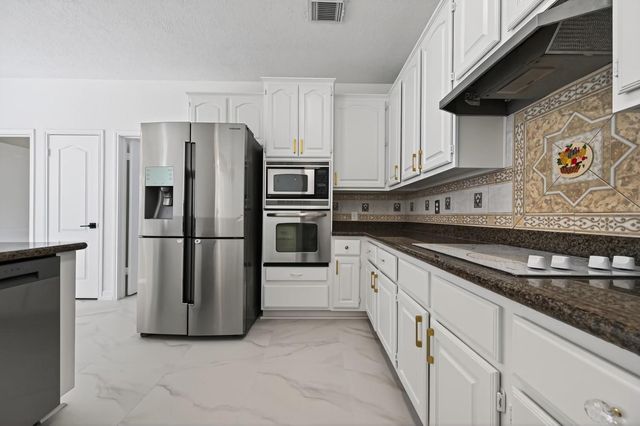 2431 Parkwood Lane, Sugar Land, TX 77479