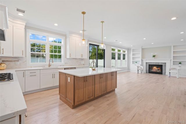 25 Westchester Avenue, Jericho, NY 11753