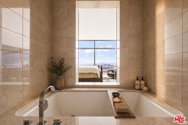 900 W Olympic Boulevard 29H, Los Angeles, CA 90015