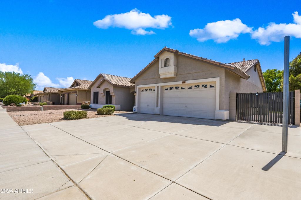7751 W MAUI Lane, Peoria, AZ 85381 — photo 2