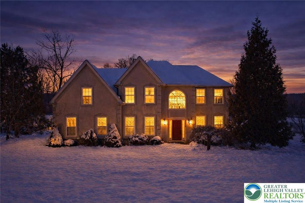 4985 Curly Horse Drive, Upper Saucon Twp, PA 18034