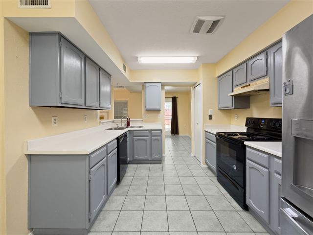 2426 Sutton Drive, Arlington, TX 76018