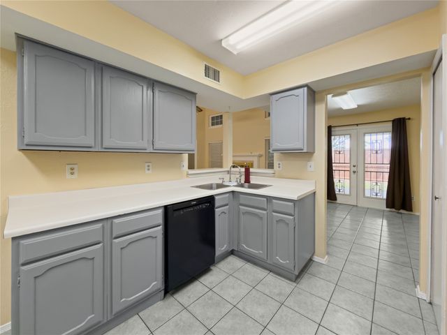 2426 Sutton Drive, Arlington, TX 76018