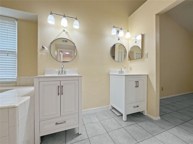 2426 Sutton Drive, Arlington, TX 76018