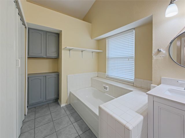 2426 Sutton Drive, Arlington, TX 76018